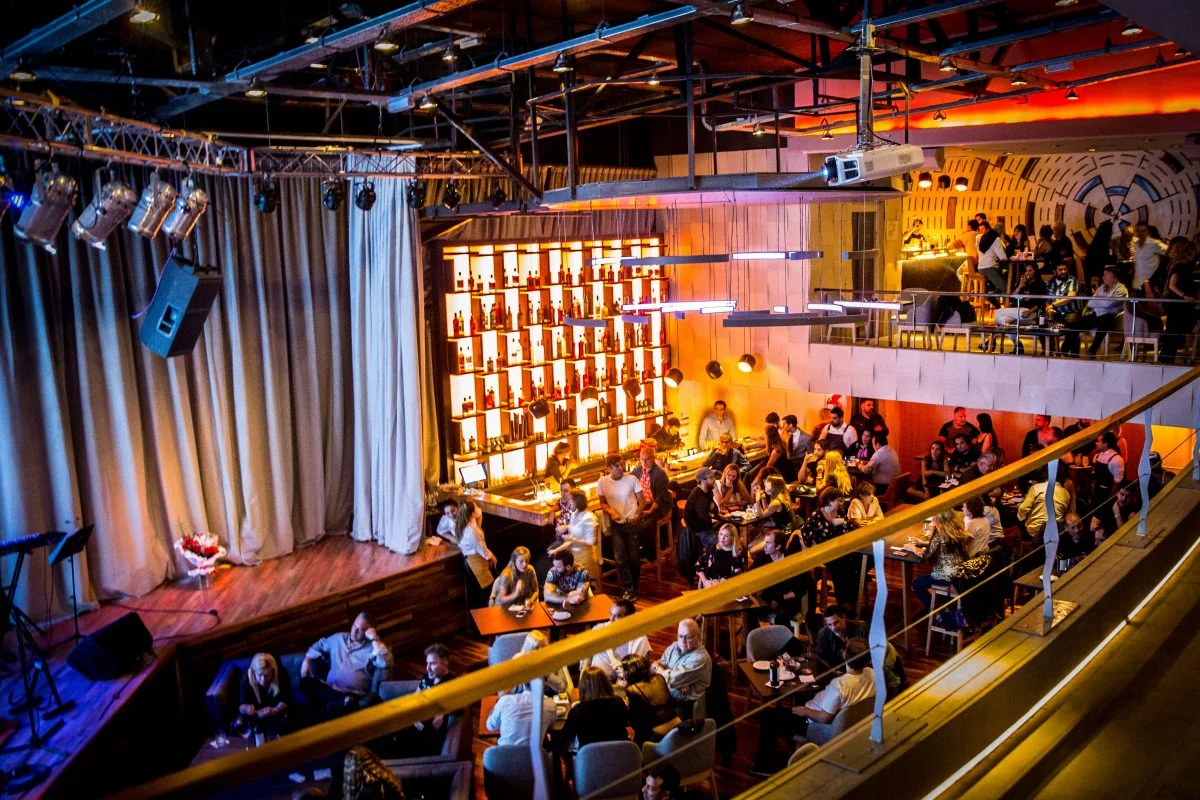 Gorriti Art Center de noche